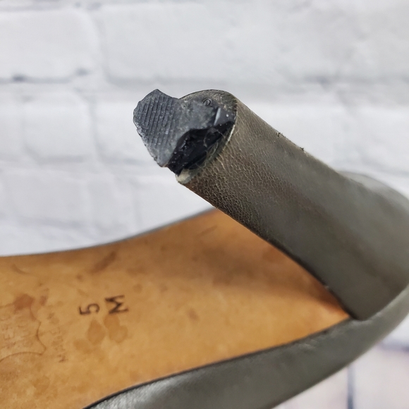 Yves Saint Laurent leather heels sz 5 - Picture 6 of 7